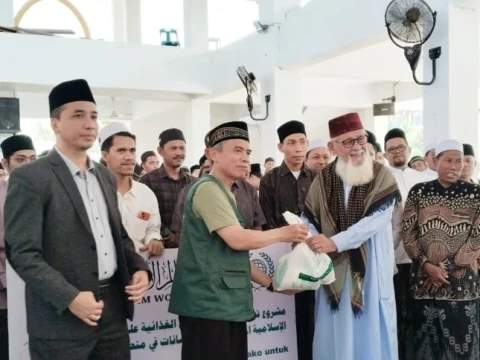 dayah-terdampak-banjir-terima-bantuan-daging-dan-sembako-dari-liga-muslim-dunia