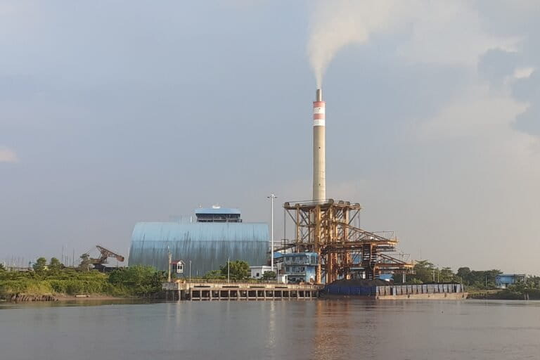 cemaran-abu-pltu-tenayan-raya-resahkan-warga-pekanbaru