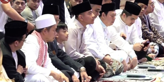 pejabat-negara-gelar-shalat-id-di-jakarta,-prabowo-fokus-ke-aceh