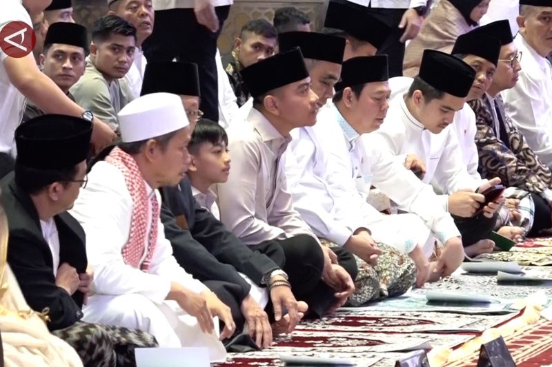 pejabat-negara-gelar-shalat-id-di-jakarta,-prabowo-fokus-ke-aceh