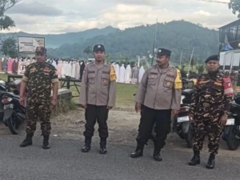aksi-banser-di-trenggalek-bantu-pengamanan-shalat-id-warga-muhammadiyah