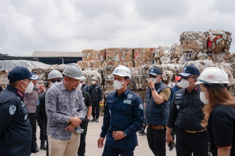 kena-sanksi-kementerian-lingkungan,-perusahaan-kertas-di-tangerang-masih-beroperasi?