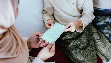 bolehkah-memakai-uang-thr-anak-untuk-beli-mainan?-ketahui-hukum-islam