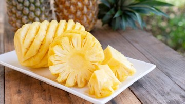 nanas-bisa-turunkan-kolesterol-setelah-makan-santan-dan-daging?-ini-kata-dokter