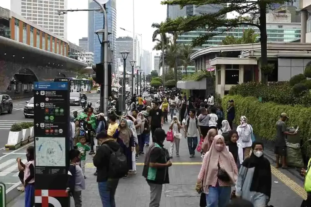 wacana-wfh-sepekan-sekali,-pemerintah-bidik-efisiensi-bbm-hingga-20-persen