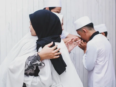 jaga-10-ada-silaturahim-saat-kunjungan-idul-fitri