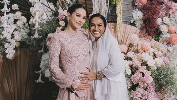 momen-hangat-alyssa-daguise-dan-ibunda:-ulang-tahun-di-tanggal-sama