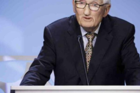 jurgen-habermas:-ketika-beragama-di-depan-kamera,-mengemas-iman-menjadi-konten