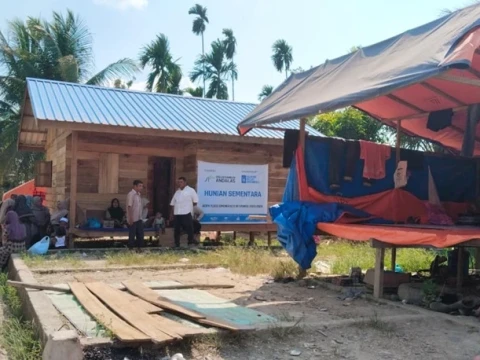 lebaran-di-tenda,-warga-geudumbak-aceh-utara-masih-tunggu-bantuan