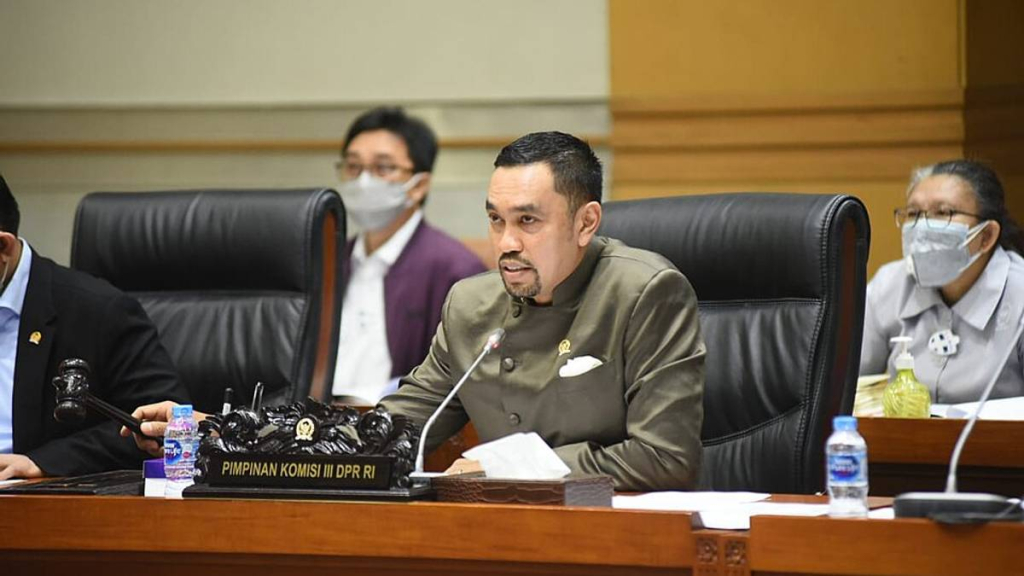 mahkamah-konstitusi-hapus-pensiun-seumur-hidup-untuk-anggota-dpr