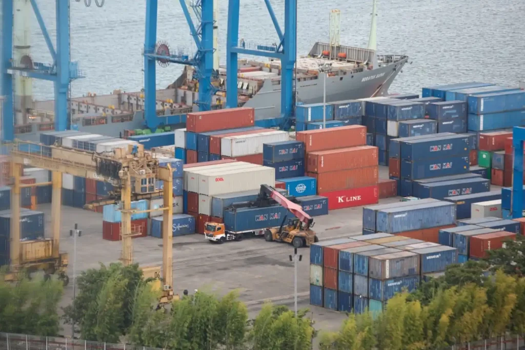 ancaman-resesi-global-makin-nyata-efek-perang-yang-dilancarkan-as-israel