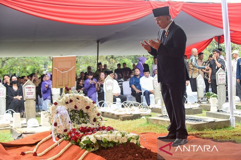juwono-sudarsono-dimakamkan-secara-militer-di-tmp-kalibata