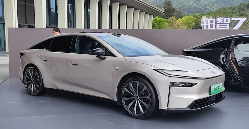 toyota-bz7-laris-3.100-unit-dalam-1-jam,-ini-rahasianya