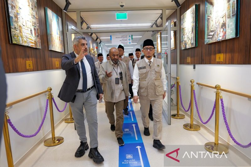 wamenhaj-tinjau-kesiapan-layanan-kesehatan-haji-di-makkah