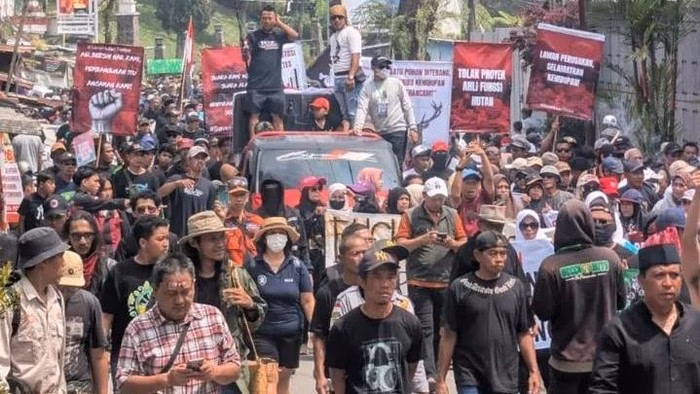 warga-prigen-turun-ke-jalan-perjuangkan-menara-air-di-jawa-timur