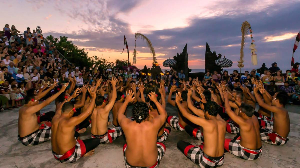 estetika-tari-kecak:-harmoni-suara-dan-gerak-yang-khas