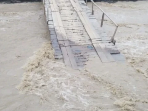 banjir-bandang-kembali-terjang-aceh-tengah,-jembatan-ambruk-dan-desa-terisolasi