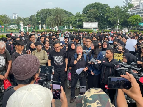 aksi-kamisan-ke-902-angkat-kasus-andrie-yunus,-koalisi-sipil-desak-negara-bentuk-tgpf-independen