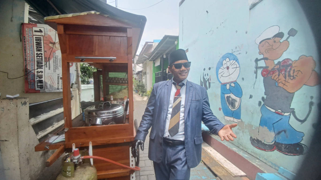 jas-bukan-cuma-buat-kantoran:-bang-baron-jualan-bakso-juga-pakai!-omzet-rp3-juta-sehari