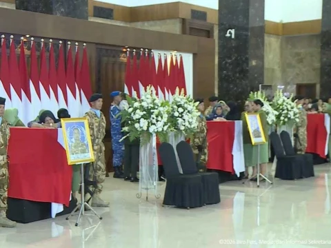 3-prajurit-tni-gugur-di-lebanon-tiba-di-tanah-air,-disambut-tangis-keluarga-di-bandara-soetta