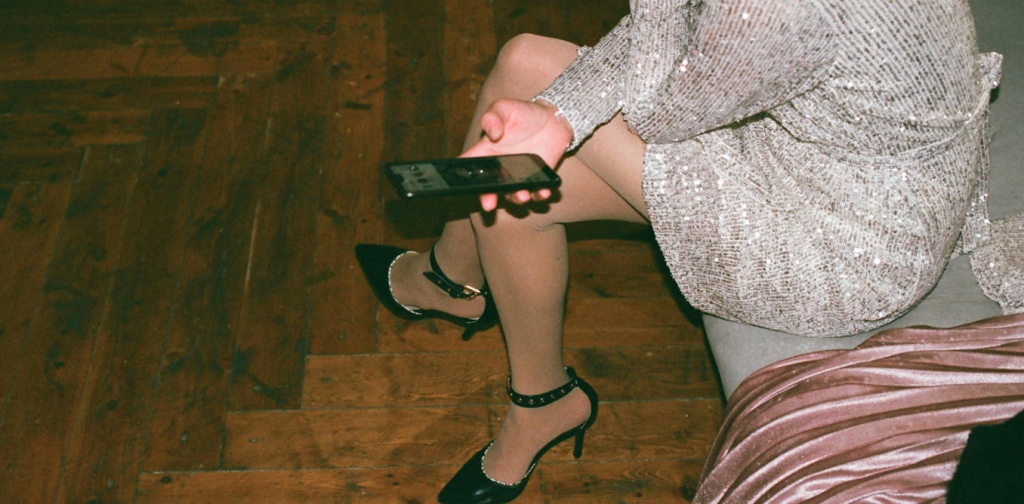 a-tech-billionaire-and-troubled-girls:-madeline-cash’s-‘unhinged’-debut-is-kafka-meets-sedaris