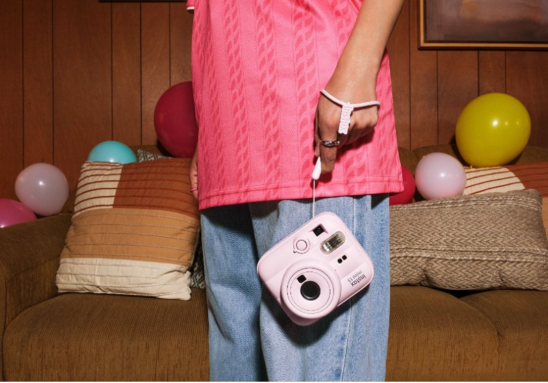 fujifilm-instax-mini-13-resmi-di-indonesia,-kamera-instan-rp1-jutaan-makin-canggih