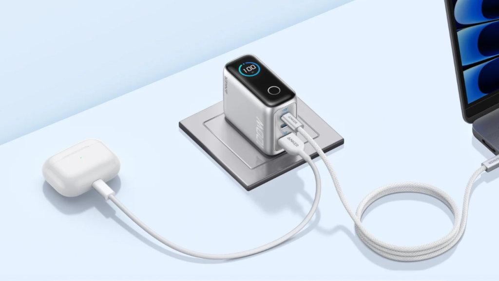 anker-smart-display-b121b:-charger-ai-100w-dengan-layar-pemantau-real-time