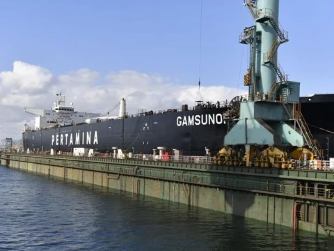 dua-kapal-tanker-pertamina-masih-tertahan-di-selat-hormuz,-cadangan-energi-nasional-terancam