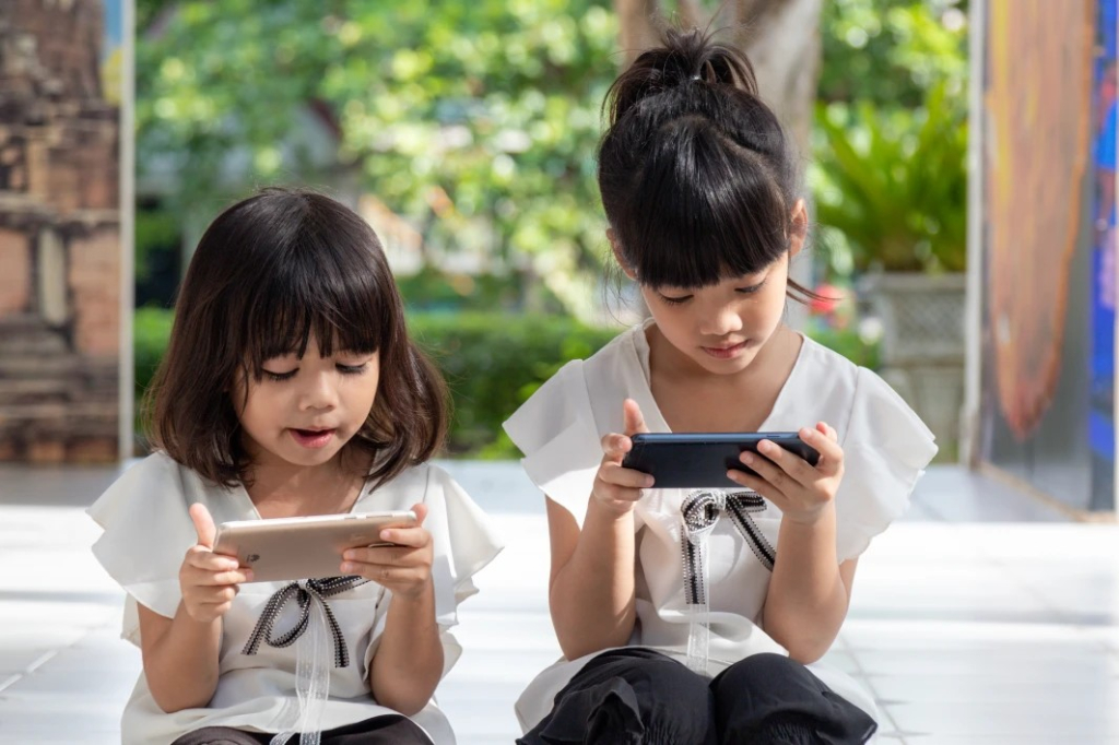 aktivis-hak-digital-anak-kritik-pp-tunas:-bukannya-melindungi,-tapi-bikin-kesenjangan-makin-lebar 