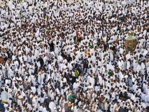 wacana-war-tiket-haji-dikritik,-komnas-haji-ingatkan-potensi-kesenjangan-hingga-kekacauan-sistem