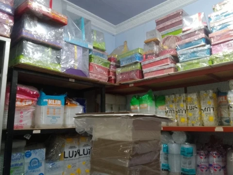 lonjakan-harga-plastik-membebani,-pelajar-di-rembang-mulai-beralih-ke-wadah-alternatif