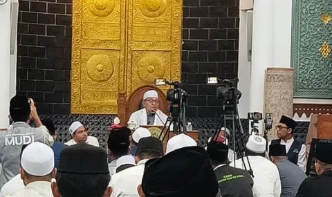 pengajian-rutin-abu-mudi-di-masjid-raya-baiturrahman-banda-aceh-meneguhkan-jalan-makrifat