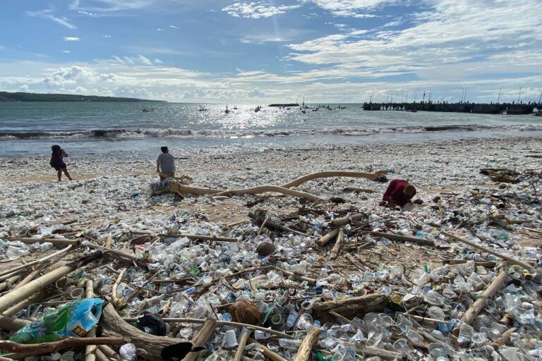 riset-ungkap-bahaya-mikroplastik-di-laut-dalam