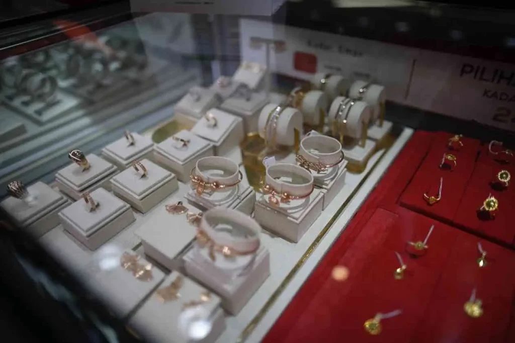 harga-emas-naik-rp29.000-per-gram,-target-global-turun