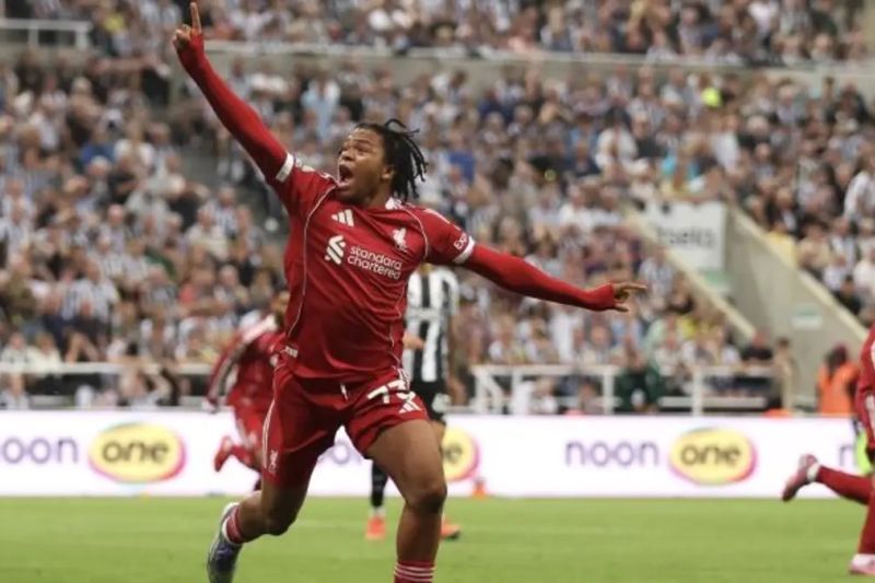 arne-slot:-rio-ngumoha-siap-diturunkan-sebagai-starter-lawan-psg