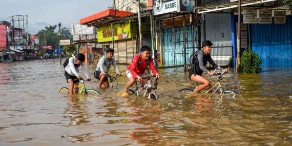 ratusan-rumah-di-dayeuhkolot-kabupaten-bandung-terendam-banjir-akibat-luapan-sungai-citarum