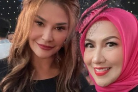 5-potret-tamara-bleszynski-dalam-balutan-dress-hitam-saat-hadiri-pernikahan-teuku-rassya