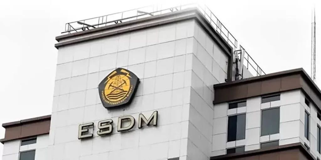 esdm-targetkan-elektrifikasi-100-persen,-buka-peluang-industri-kelistrikan-nasional