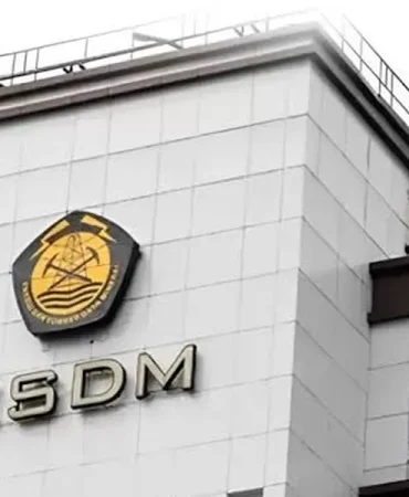 esdm-targetkan-elektrifikasi-100-persen,-buka-peluang-industri-kelistrikan-nasional
