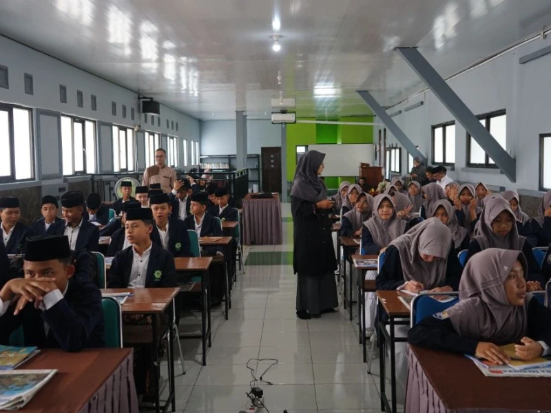 semakin-menjadi-tren,-orang-tua-pilih-pendidikan-anaknya-di-pesantren