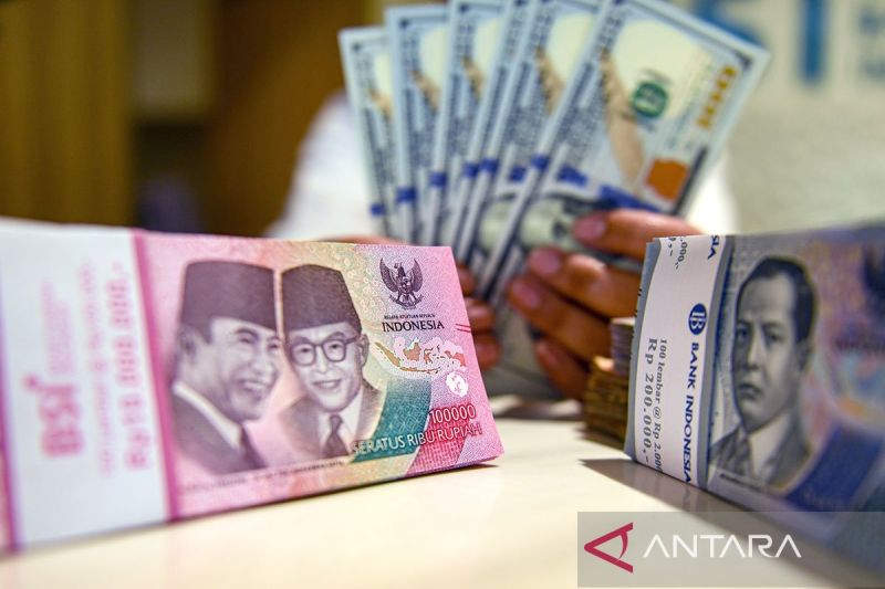 rupiah-melemah-seiring-s&p-beri-“outlook”-negatif-terhadap-obligasi-ri
