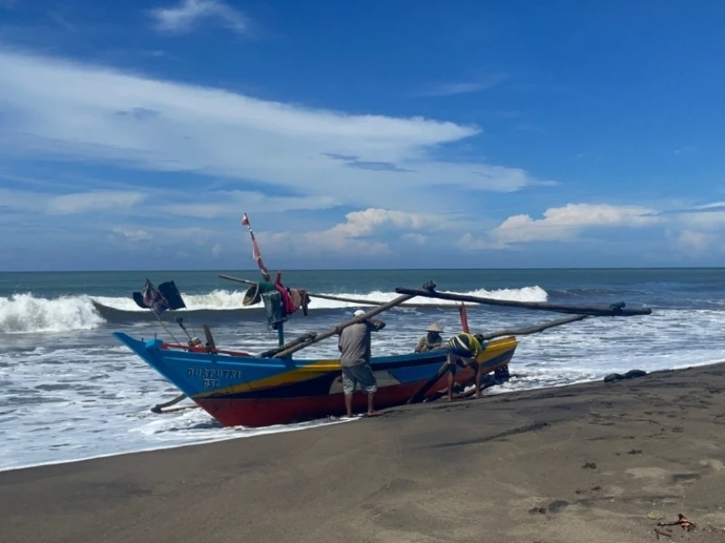 krisis-iklim-dan-minimnya-pengawasan-trawl-ancam-kesejahteraan-nelayan