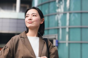 8-ciri-perempuan-berjiwa-tenang-dan-stabil-secara-emosional-menurut-psikologi