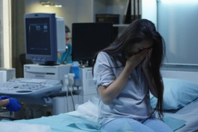 kisah-ibu-hamil-yang-menolak-caesar-dan-harus-mengikuti-persidangan-dari-rumah-sakit