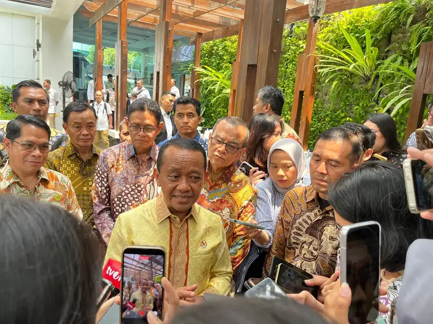 bahlil:-rusia-siap-bangun-kilang-minyak-di-indonesia