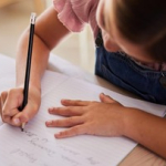 awas!-anak-dengan-kemampuan-baca-dan-tulis-rendah-berisiko-tidak-berprestasi