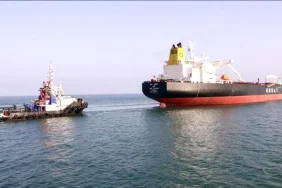 lintasan-hormuz-sempat-dibuka,-tapi-kapal-disambut-tembakan