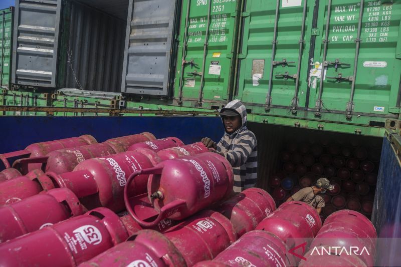 pertamina-naikkan-harga-lpg-12-kg-jadi-rp228-ribu-per-tabung