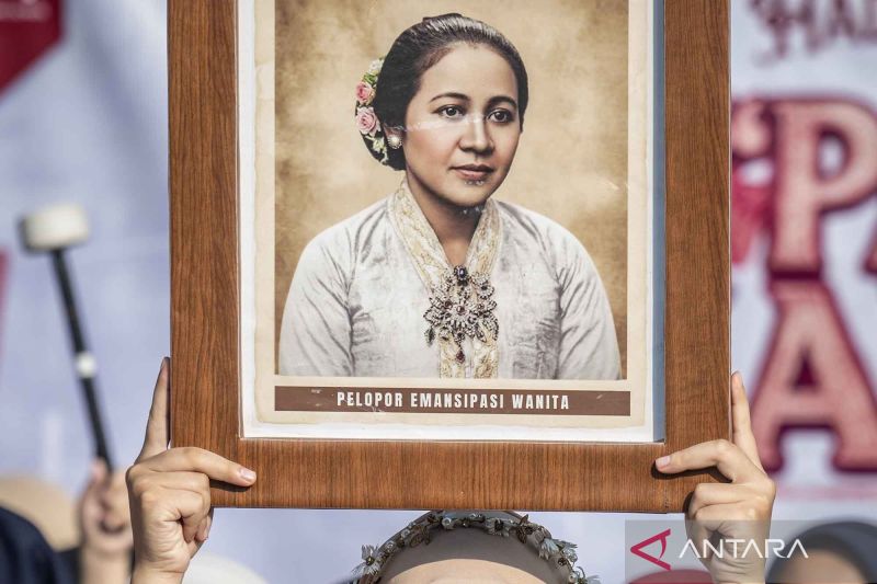 car-free-day-jakarta-jadi-ajang-peringatan-hari-kartini-dan-pelestarian-seni-budaya