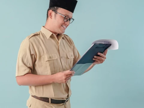 menahan-gaji-dan-tunjangan-guru:-antara-dosa-muamalah-dan-pelanggaran-hukum
